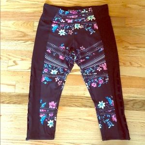 Betsy Johnson Capri leggings